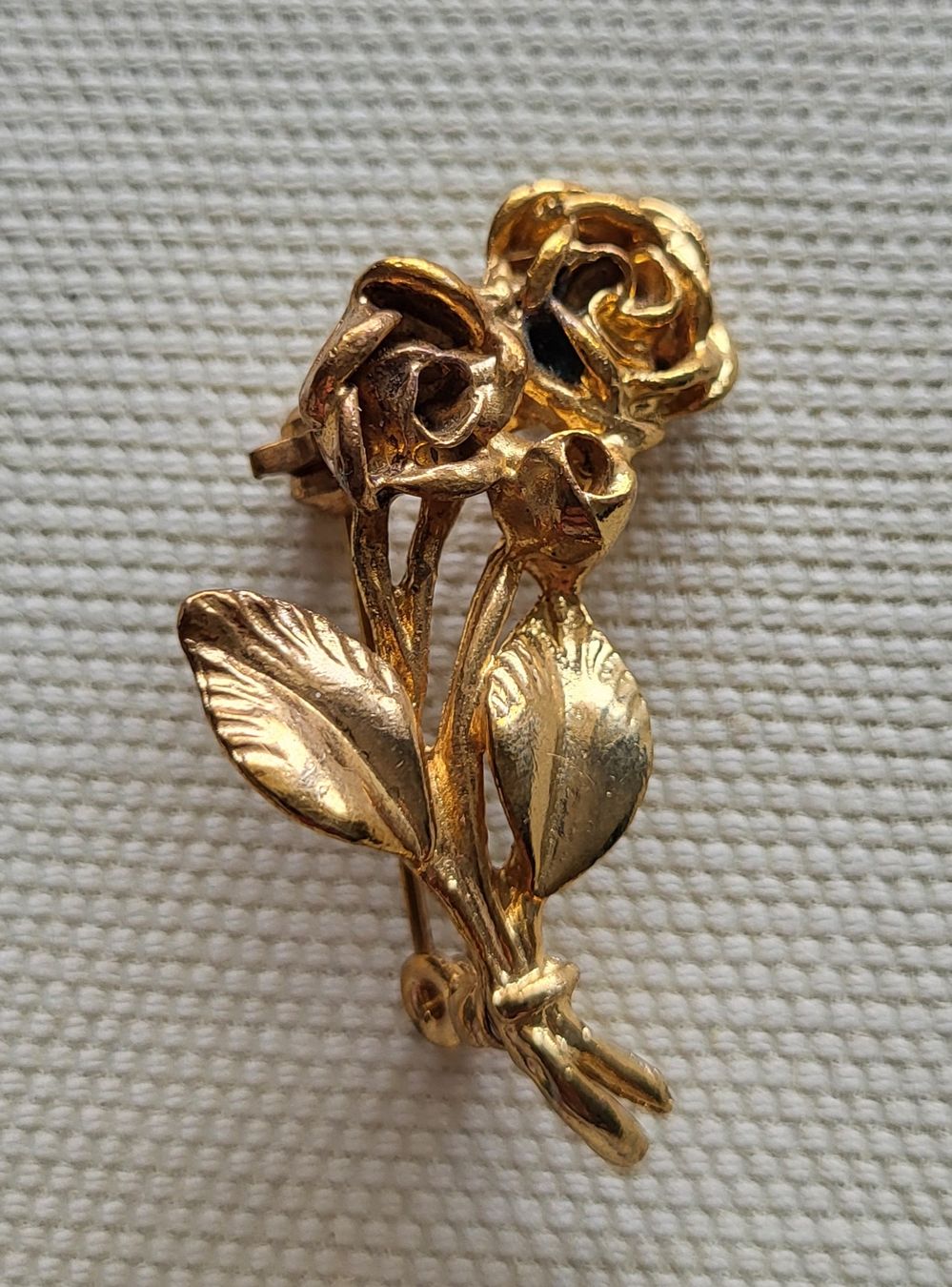 Spille & Fermagli: Broche vintage dorée - Bouquet de roses – Usato da Cortaillod venduto da Amira_Nad