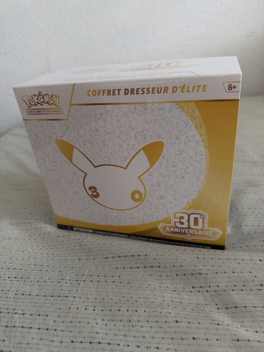 Pokémon Cartes à collectionner: ETB 30 ans FR🇫🇷 – Neuf avec emballage d'origine à Meyrin par lou_mf6j