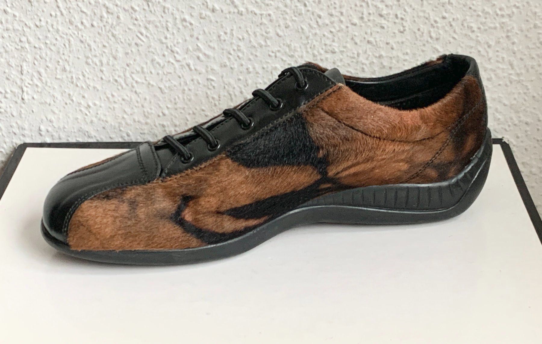 Stuart Weitzman Scarpe da donna: Sneakers mit Kunstfell - STUART WEITZMANN, Gr.36 – Usato da Birsfelden venduto da Emporio82 2