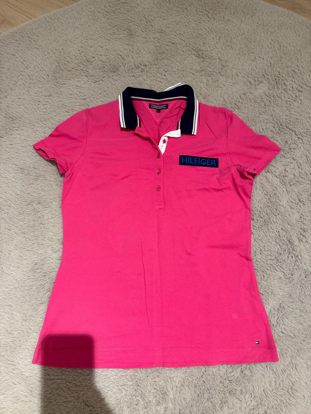 Tommy Hilfiger T-shirt: Tommy Hilfiger Tshirt – Nuovo (secondo la descrizione) da Rupperswil venduto da nes_qs52