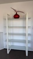Modernes Standregal mit Glasböden, weiss
