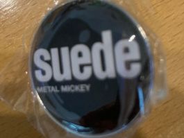 Suede Pin Anstecker Rock Punk Metal Pop