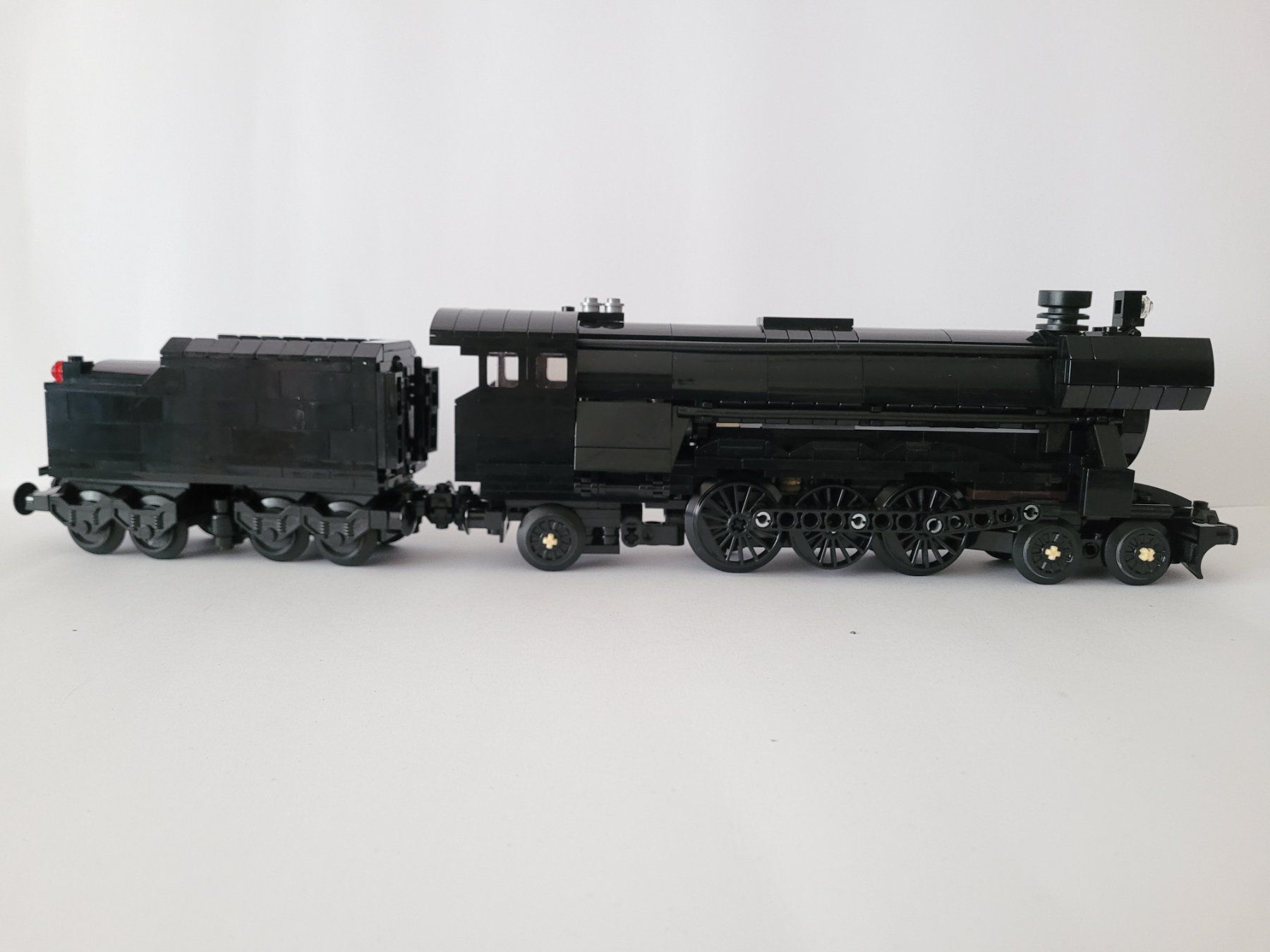 Lego Kit di costruzioni: Train Lego Black Emerald Night, construit sur schéma 10194 – Usato da La Tour-de-Peilz venduto da estelle69 1