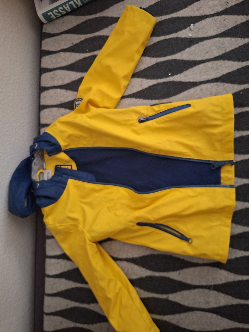 Jacken & Mäntel: Regenjacke – Gebraucht aus Bern von eveammann