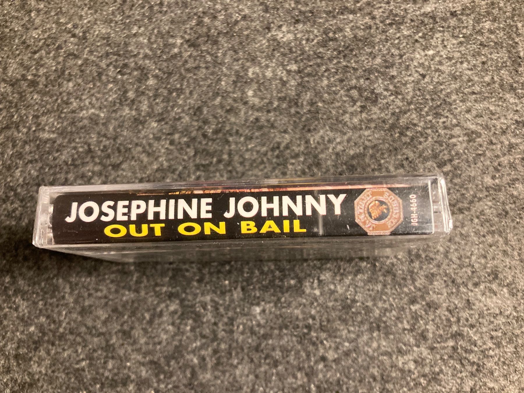 Musicassette: Josephine Johnny - Out On Bail (MC) – Nuovo e nell'imballaggio originale da Fribourg venduto da Karushi 1