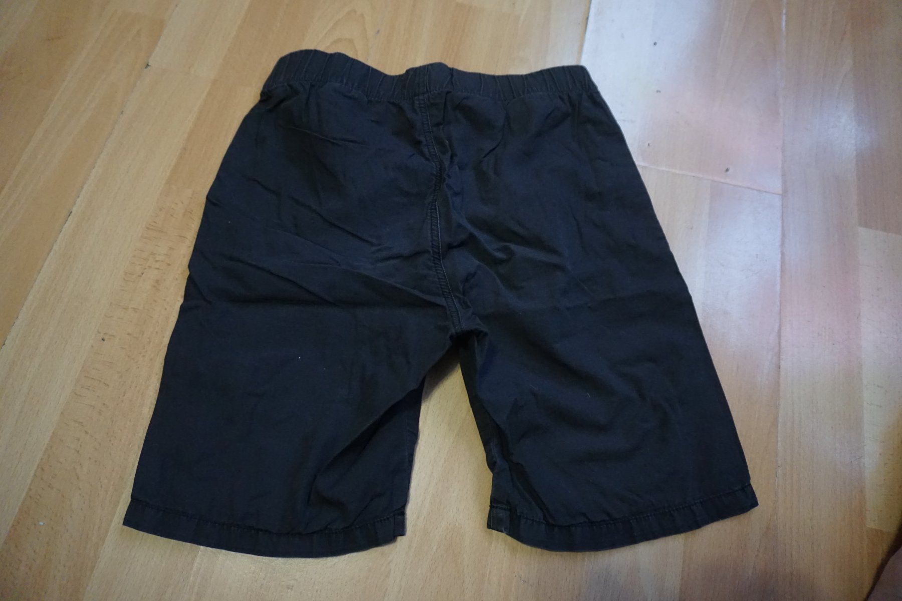 H&M Pantaloni: Schwarze H&M Shorts, Grösse 134 – Usato da Zürich venduto da einalemjena 3