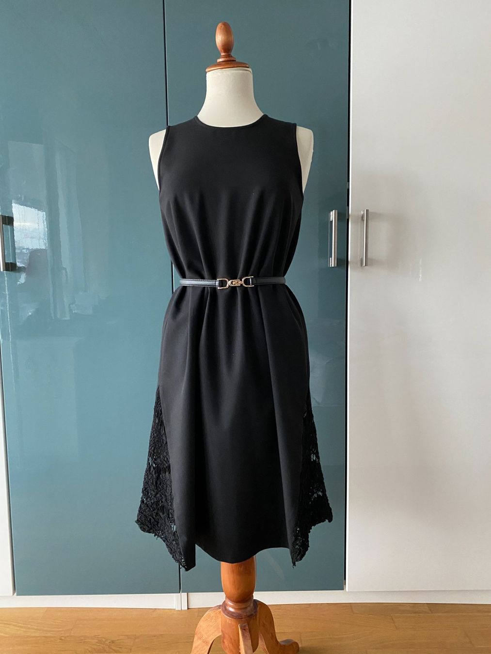 Kleider: Schwarzes ärmelloses Kleid mit Spitze S/M – Gebraucht aus Dübendorf von Levintreyer 4