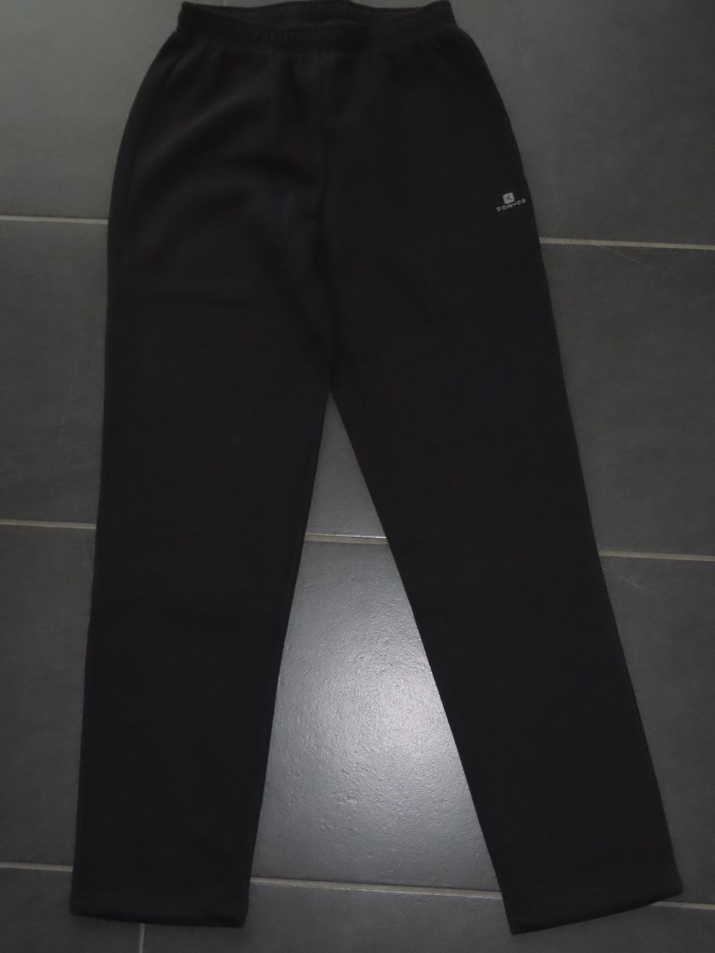 Decathlon Pantaloni: Trainerhose Decathlon Gr.152 +++ top+++ – Nuovo (secondo la descrizione) da Wallenried venduto da Asyano