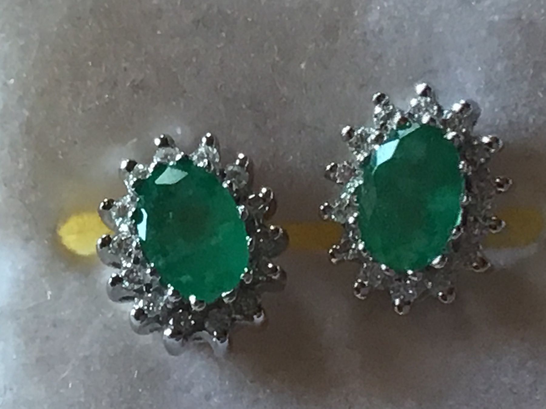 Ohrringe & -stecker: Smaragd Ohrstecker – Gebraucht aus St. Gallen von Goldlilly