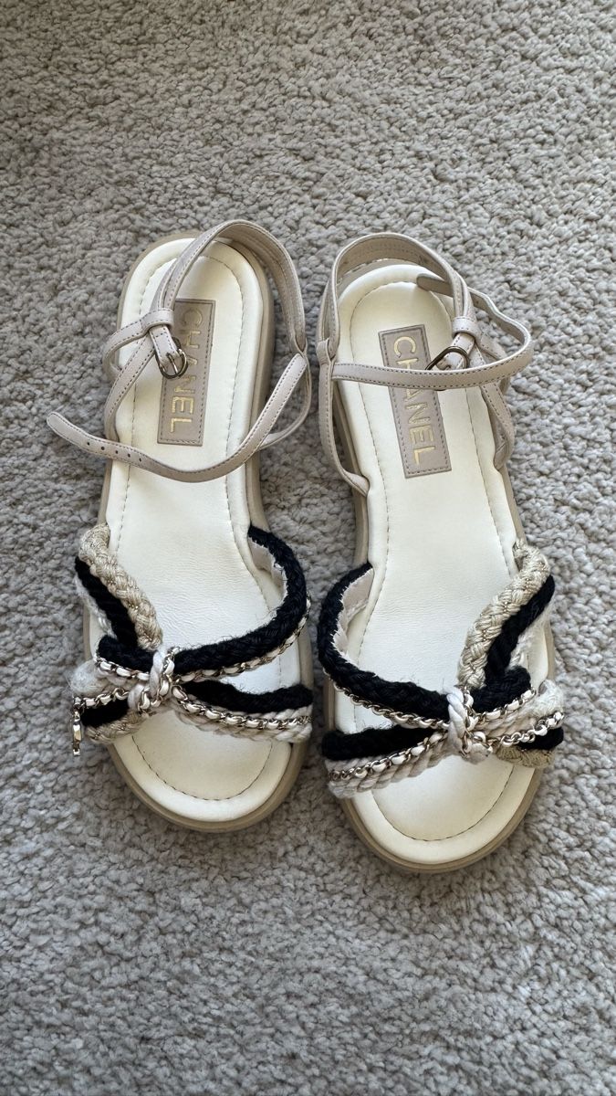 Chanel Scarpe da donna: Chanel Sandalen  – Usato da Dinhard venduto da emi_6jdk