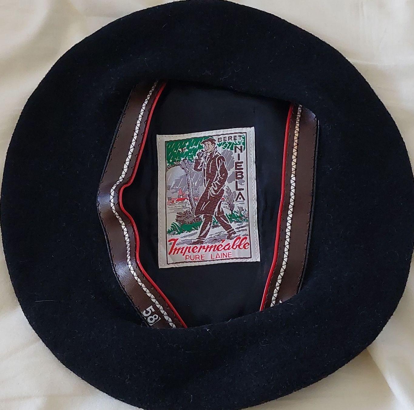 Copricapi, berretti & cappellini: Vintage Basque Beret - Classic Style, Impeccable Quality – Usato da Grandvaux venduto da Larocheturpin