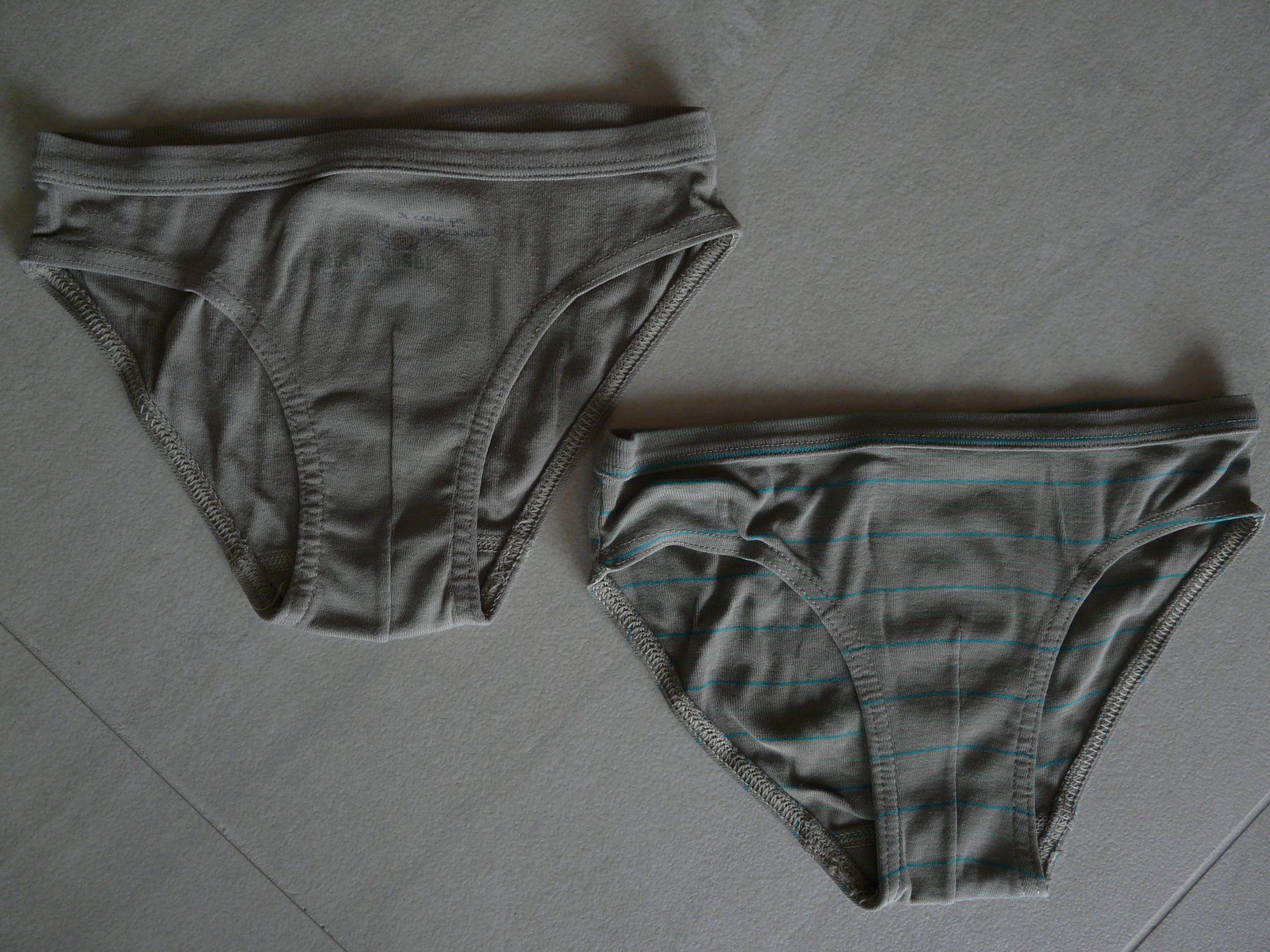 Petit Bateau Unterwäsche: Lot 2 slips Petit Bateau 128 – Gebraucht aus ERLINSBACH von doudouce