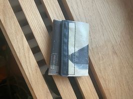 graues Freitag Portemonnaie