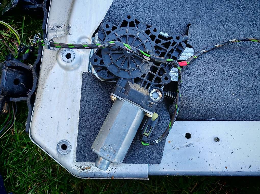 Tutti pezzi di ricambio auto: Smart roadster porta destra – Usato da Cadenazzo venduto da Mulinacu 3