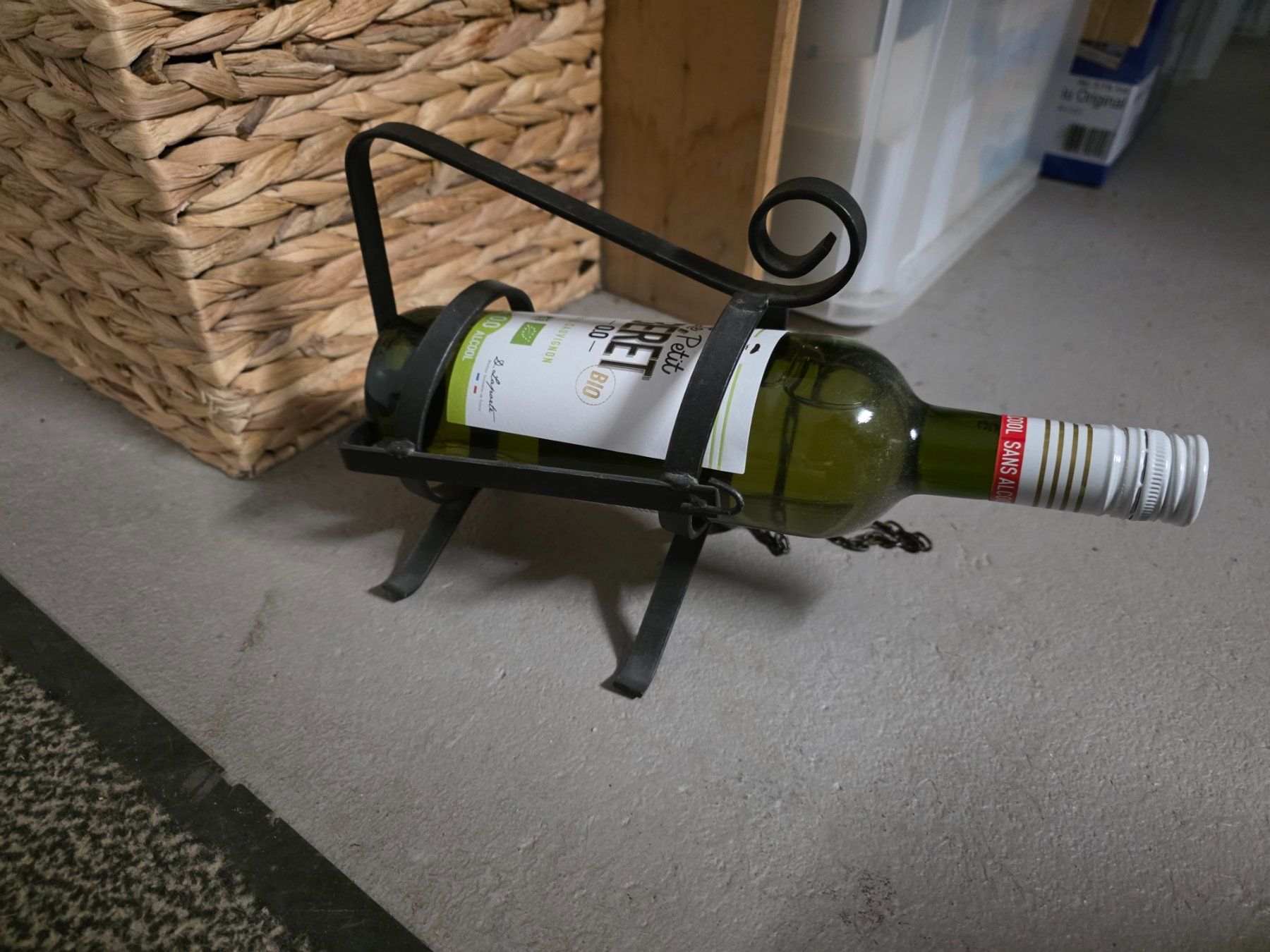 Portabottiglie: Wein Flaschen Halter Metall Ständer – Usato da Walterswil BE venduto da Lonitti 1