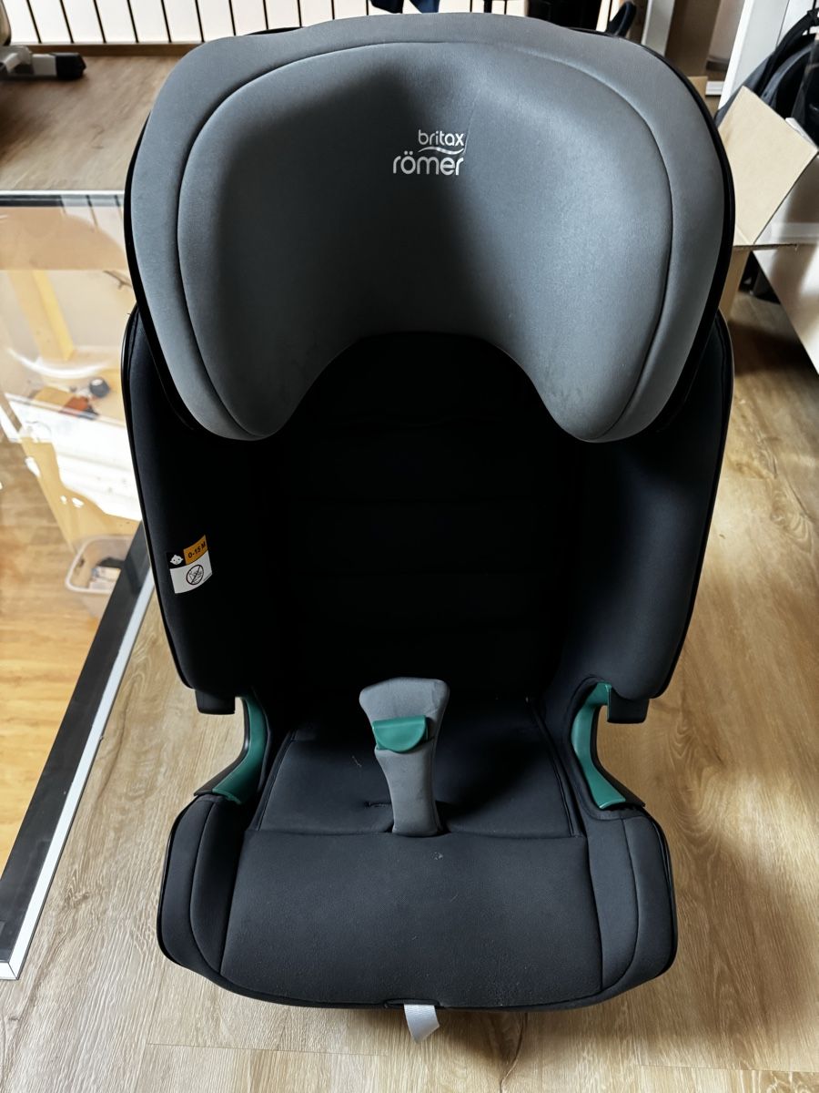 Britax Römer Seggiolini per auto: Siège-auto EVOLVAFIX i- SIZE midnight grey – Usato da Bonnefontaine venduto da domino88