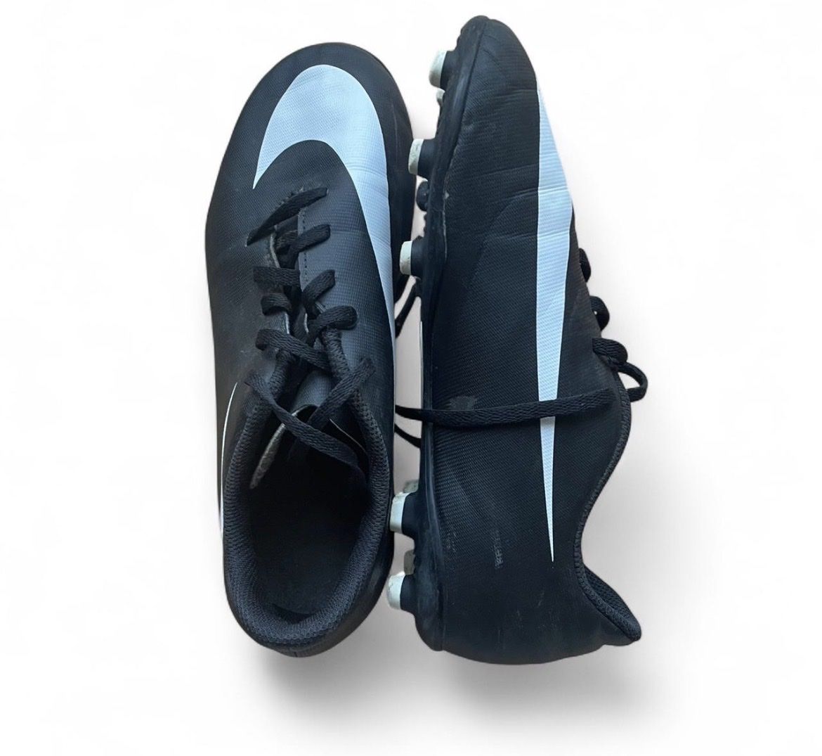 Nike Scarpe da uomo: Chaussures de foot nike noir – Usato da Châtillon JU venduto da rya_bl75 2