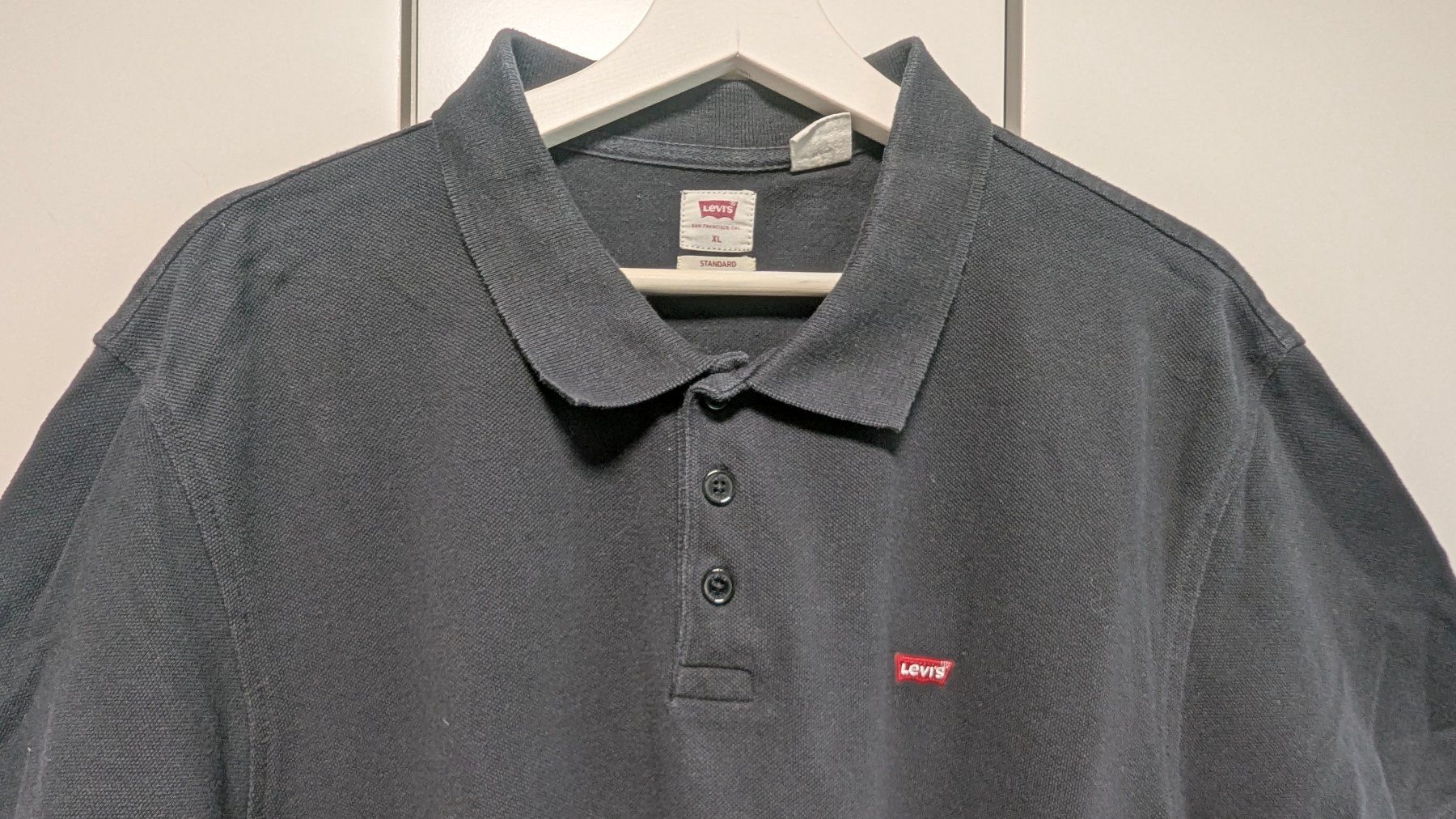 Levi's Polos: Polo Levi’s noir – XL – D'occasion à Coeuve par Laskezz 1
