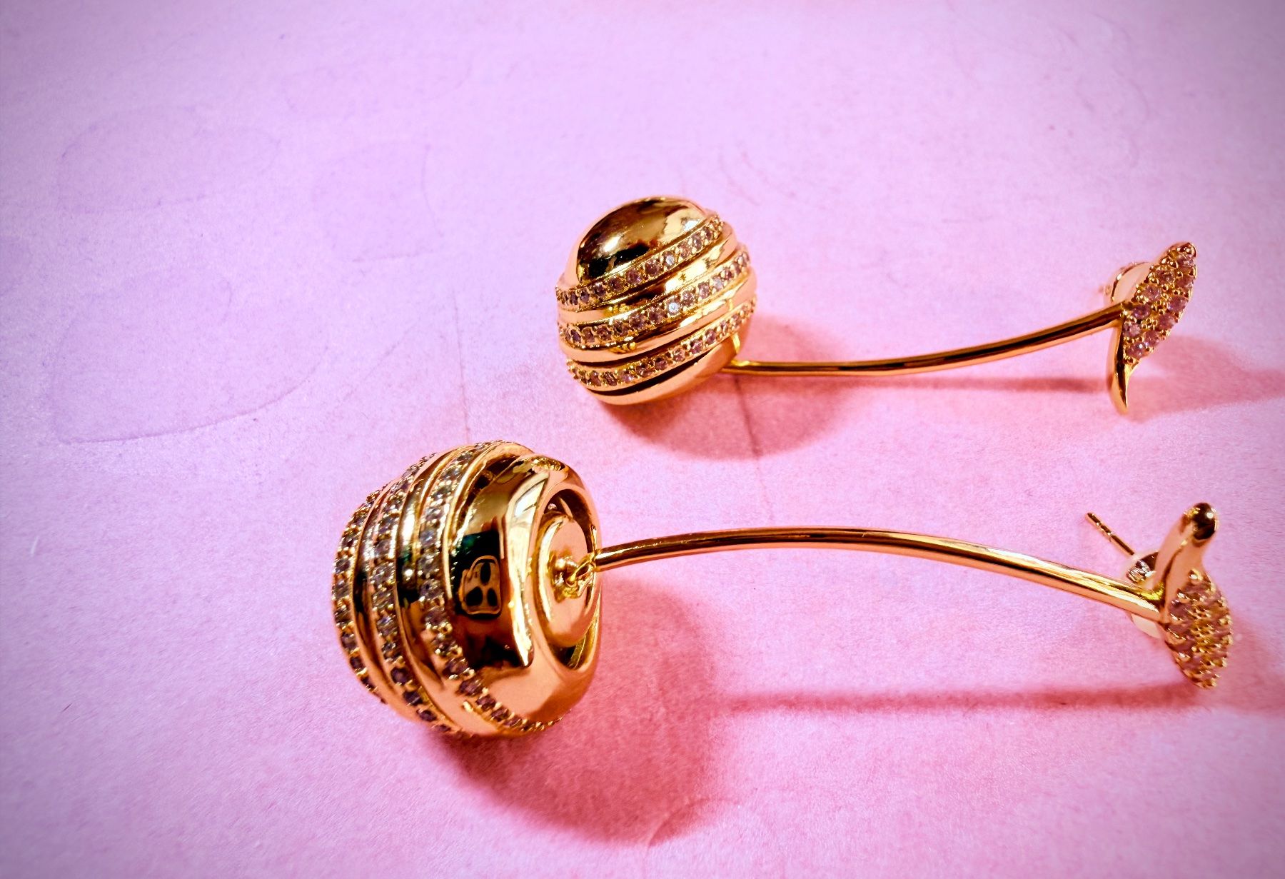 Orecchini pendenti & Orecchini a lobo: Élégantes boucles d'oreilles cerises dorées – Nuovo e nell'imballaggio originale da St-Maurice venduto da Sandrinette123 3