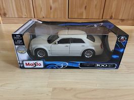Chrysler 300C 1/18 Maisto-Modellauto