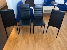 Chaises en similicuir 