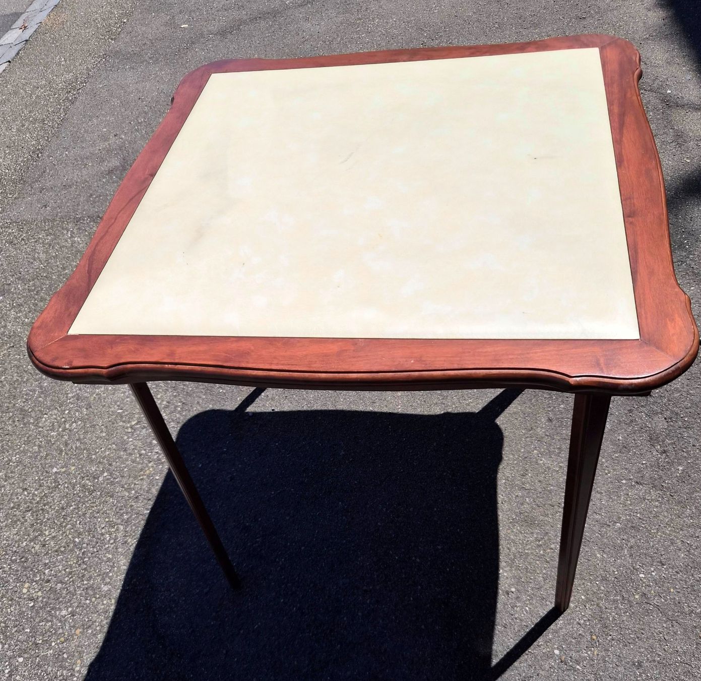 Tischset: Spielset Tisch mit 4 Stühlen – Gebraucht aus Zürich von Primanoctis 3