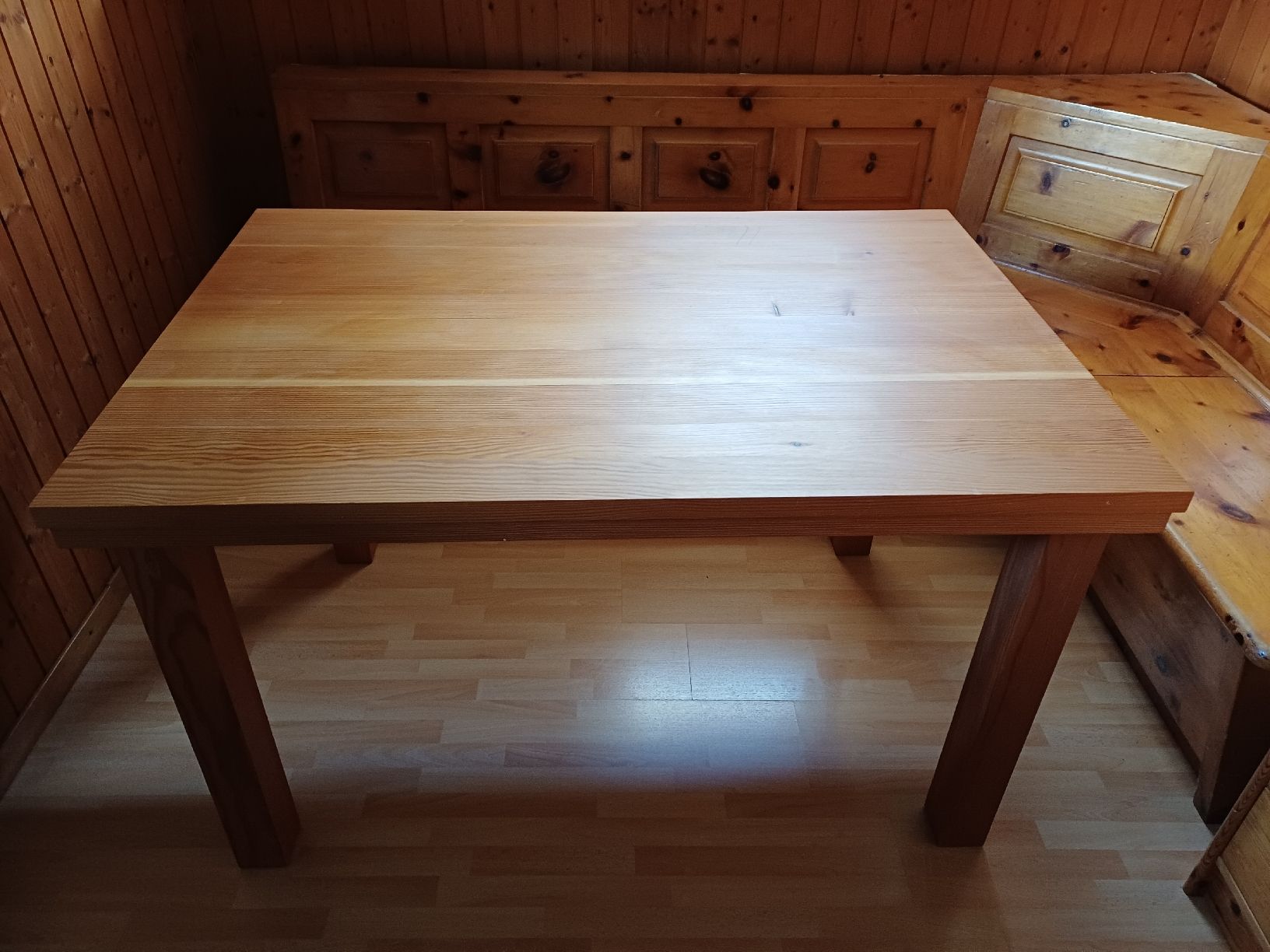 Tavoli: Lärchenholztisch – Usato da Kriens venduto da MiPa.
