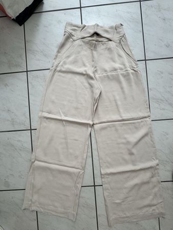 Pantaloni Zara beige taglia S con buco davanti vita alta
