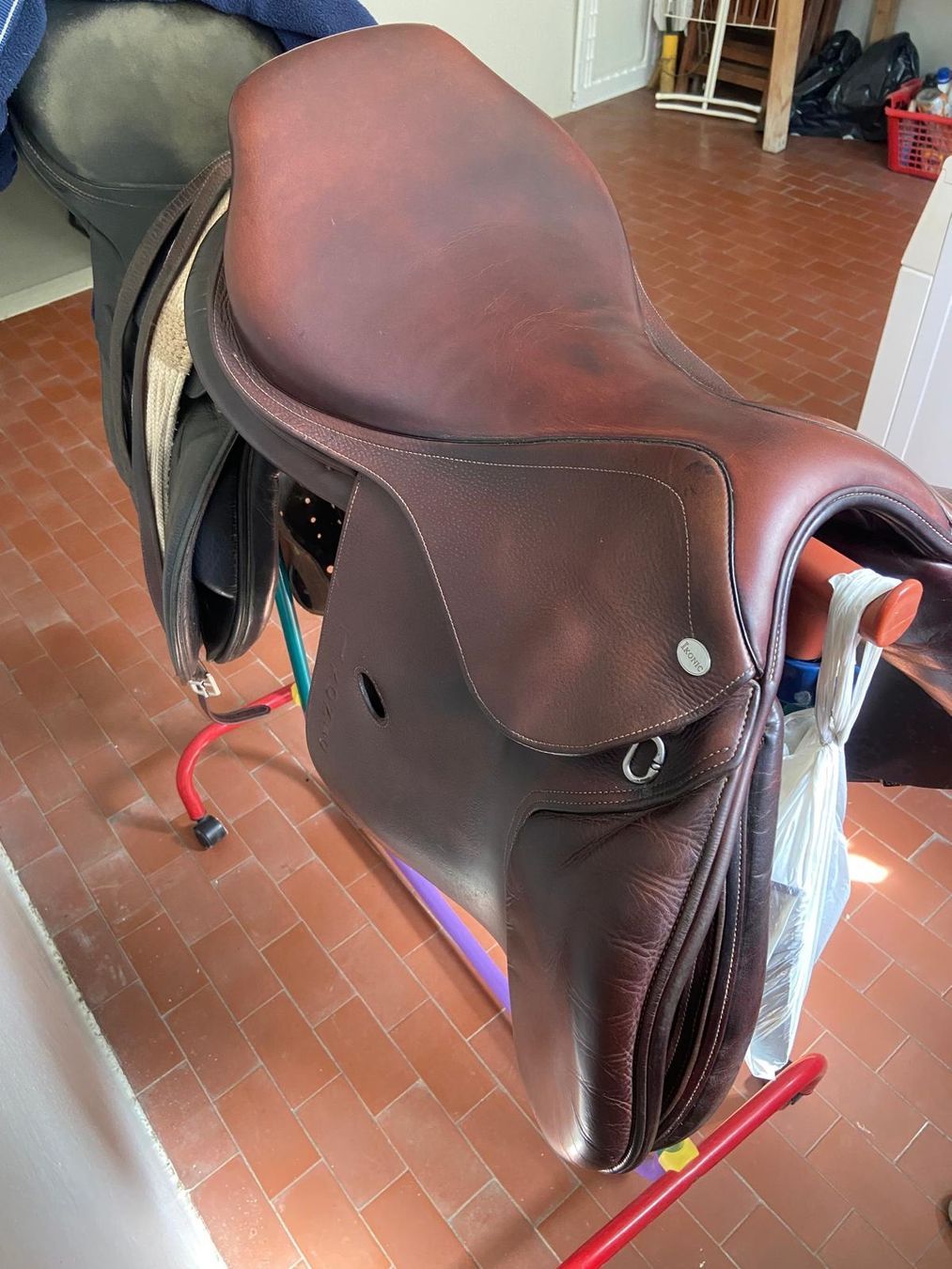Selle & Accessori: Ikonic Springsattel 17.5“ – Usato da Bonstetten venduto da tar_t6jv 2