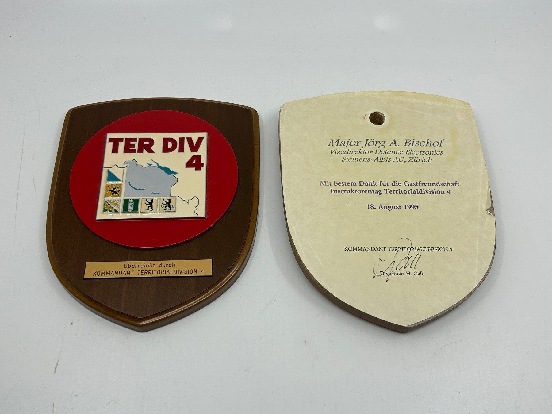 Armée suisse Uniformes: 2 Crest der Territorialdivision 4 (Armee 95) – D'occasion à Berikon par DGC-1995 1
