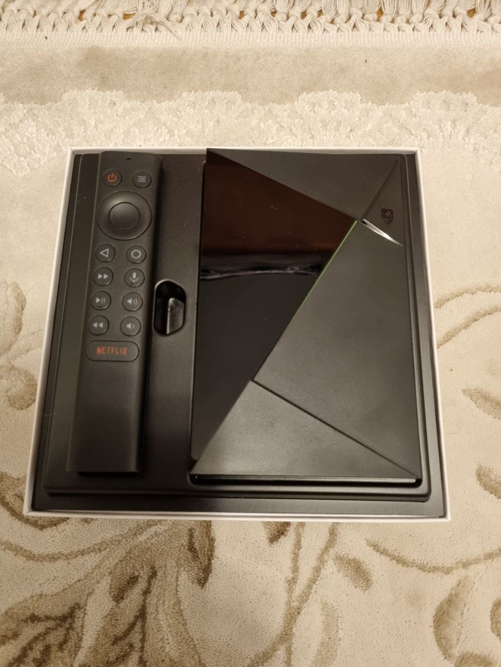 Nvidia Multimediaplayer & Streamer: Fast neue Nvidia Shield TV Pro – Komplettset + 2 Controller – Gebraucht aus Zürich von x.25 3