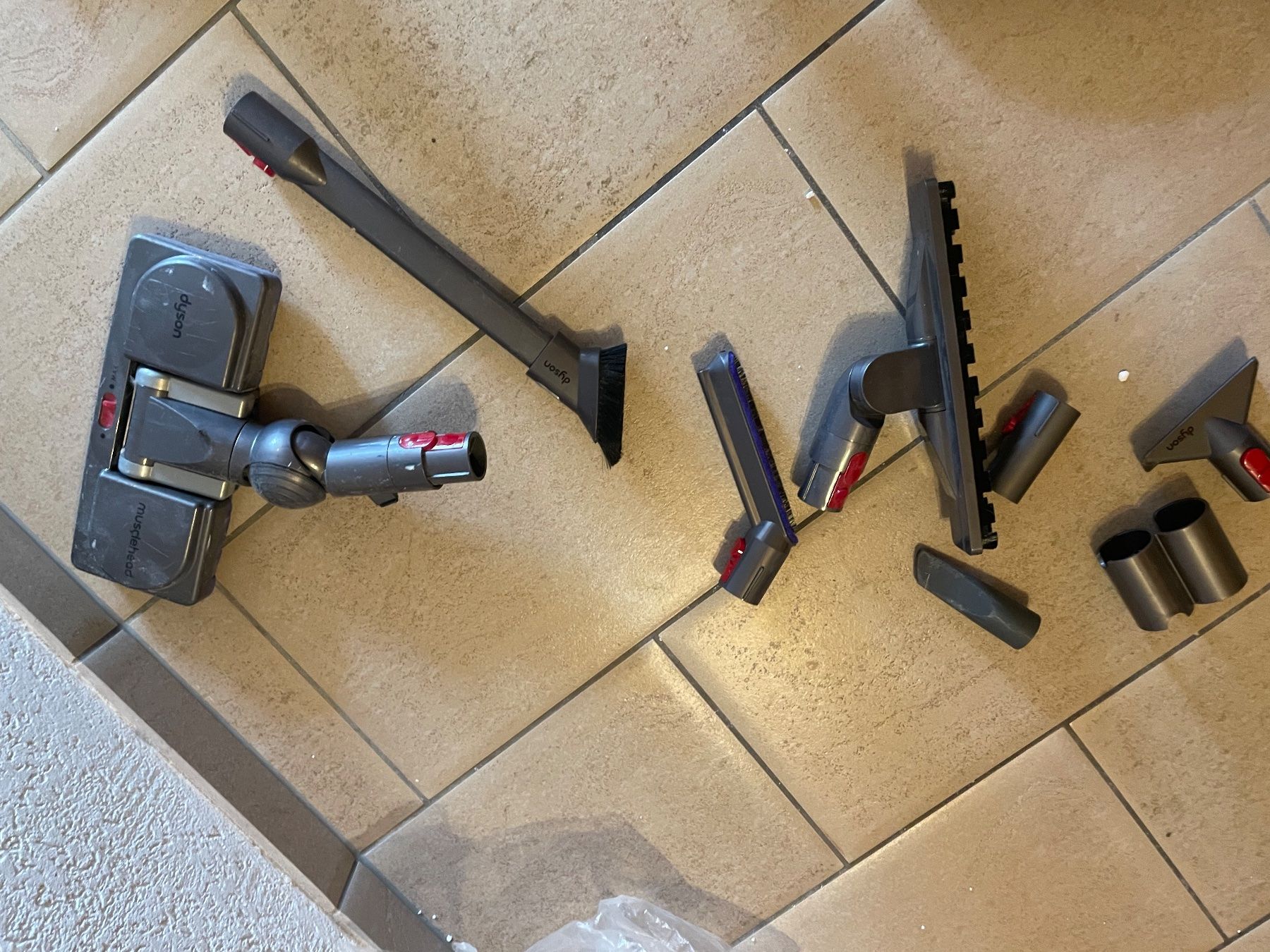 Dyson Aspirateurs & Accessoires: Dyson Staubsauger – Défectueux à Gebenstorf par mo06 2