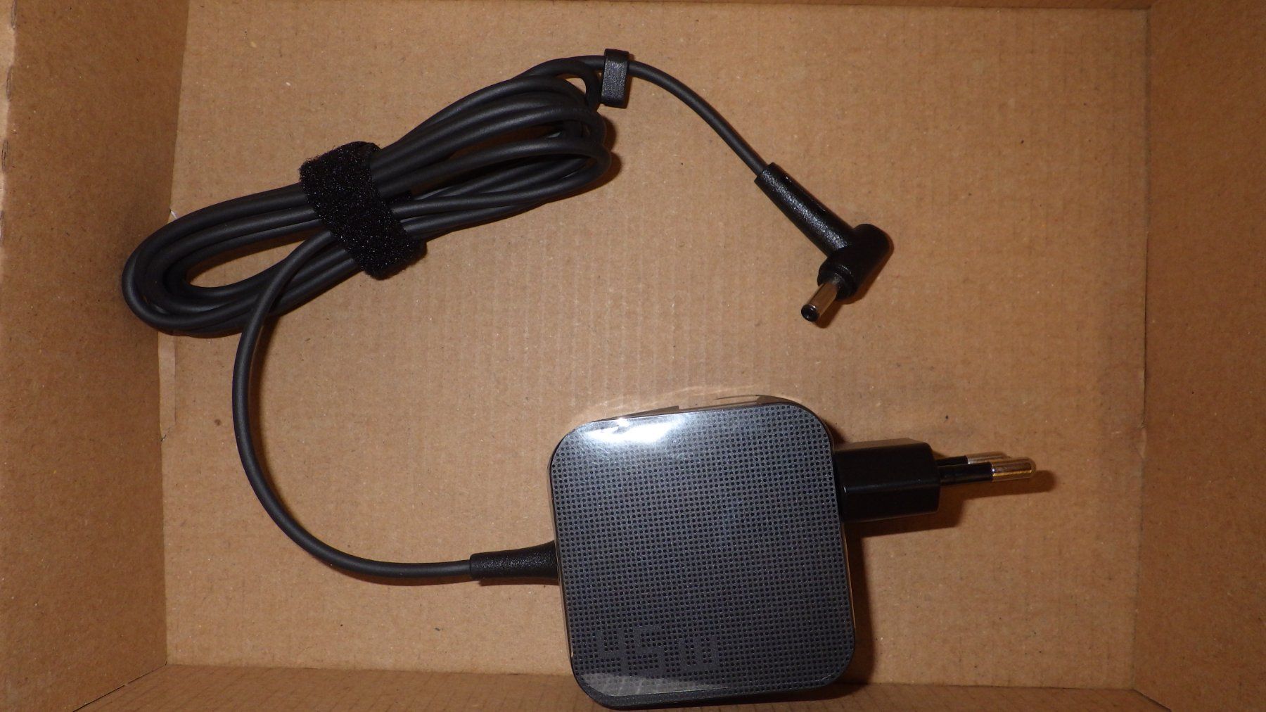 Laufwerke & Adapter: Asus AC Adapter 45W 19V 2.37A EU Plug (4PHI) – Neu (gemäss Beschreibung) aus Gossau ZH von OrderflowAG