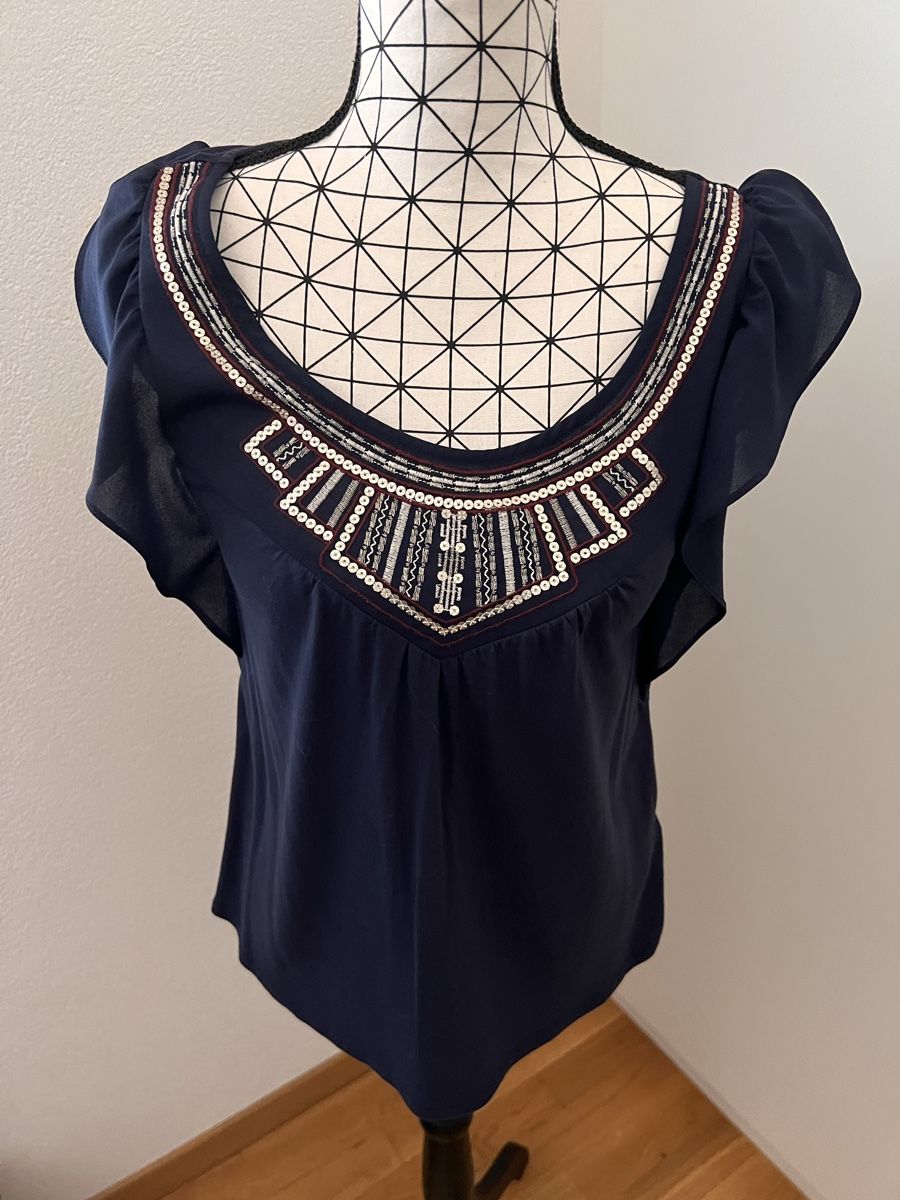 Top: Top bleu marine orné de perles et sequins. – Usato da Gland venduto da choupon