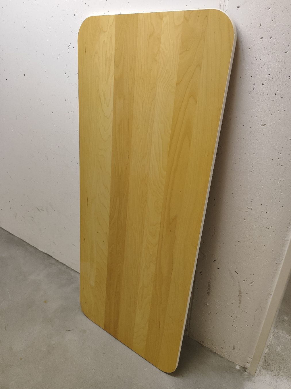 Scrivanie: Ikea Tisch Bekant 140x60cm – Usato da Illnau venduto da iwo_jyy5