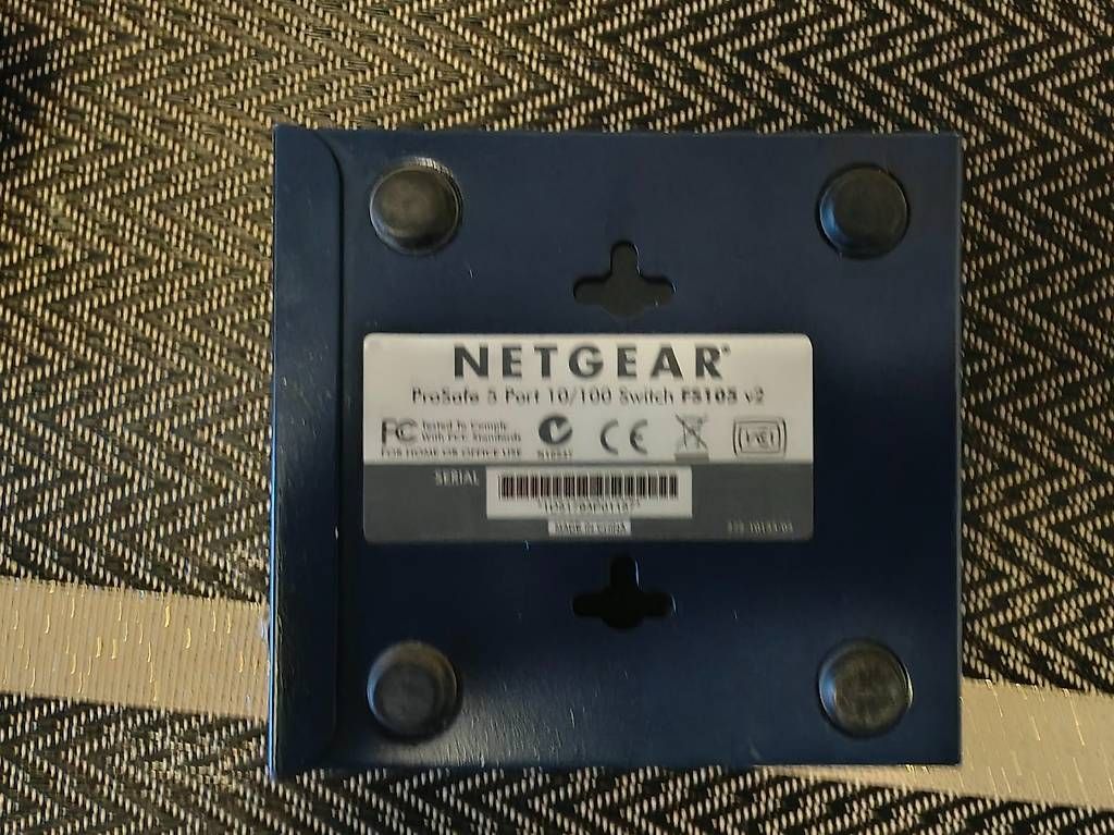 Netgear Modem & Router: Switch Ethernet 5 ports Netgear ProSafe FS105 v2 – Usato da Genève venduto da lol024 2