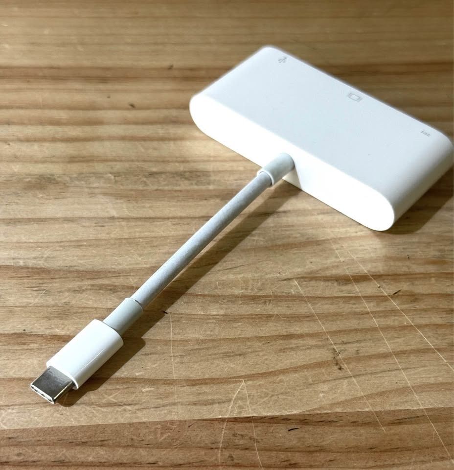 Unità & Adattatore: APPLE MJ1L2ZM/A USB-C VGA MULTIPORT ADAPTER - Adapter – Usato da Morges venduto da DigiAC 2