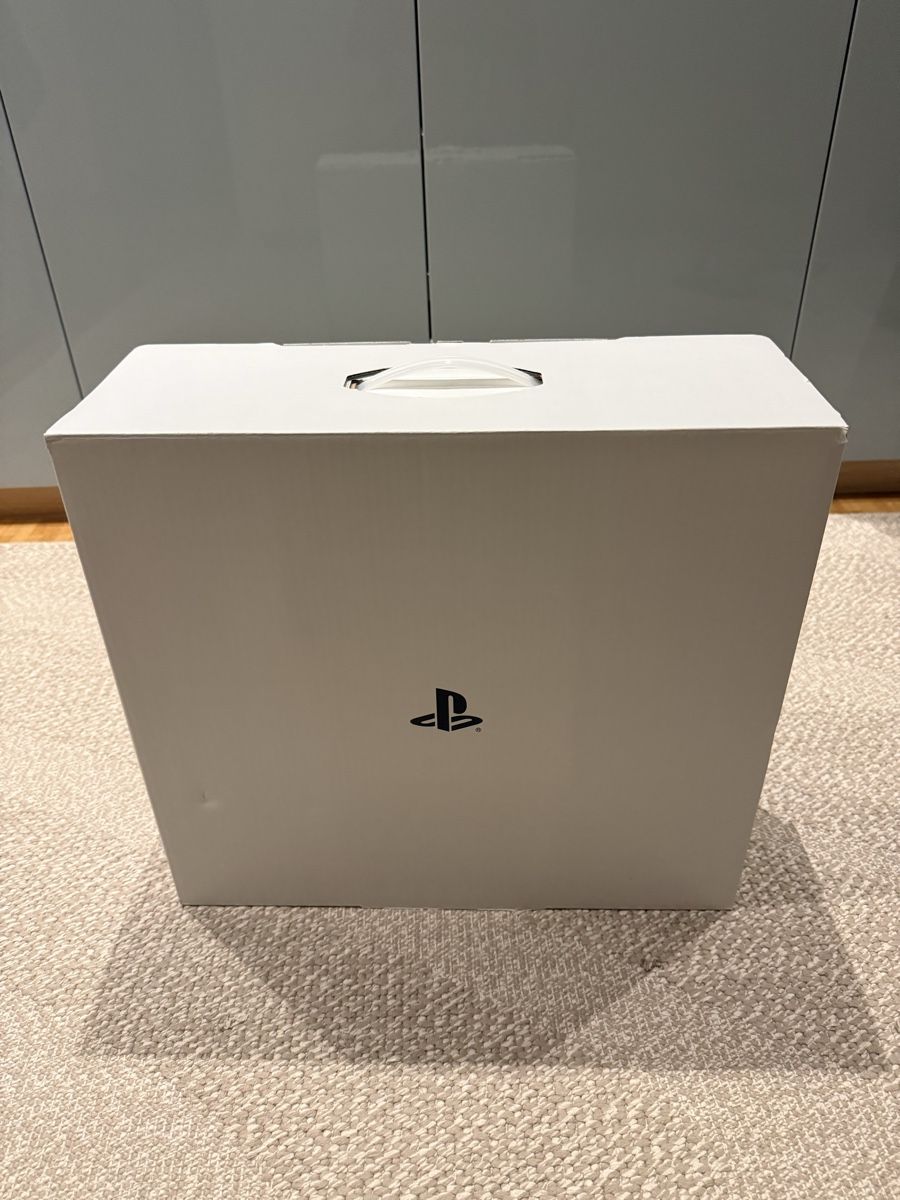 Sony Konsolen: Sony PlayStation 5 Console Disc Version with 2 Controllers – Gebraucht aus Pully von kev_jv2t 1