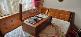 Nordmende Musiktruhe mit Schallplatten