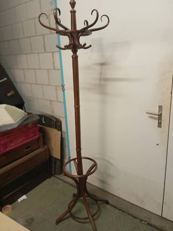 Thonet Guardaroba: Bugholz Garderobe – Usato da Basel venduto da Petergunn 3