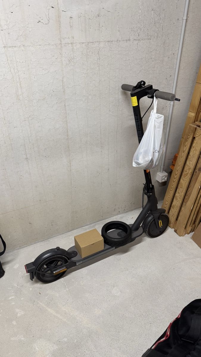 Xiaomi Kickboard: Xiaomi E-Scooter, mit Originalzubehör, Top Zustand – Gebraucht aus Münchenbuchsee von famhofer