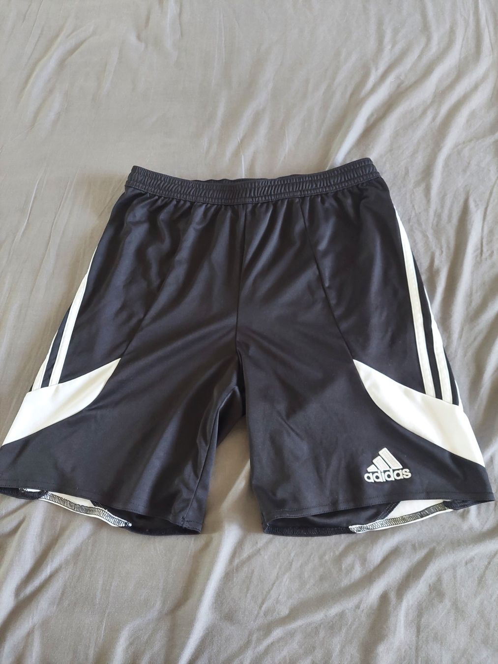 Adidas Hosen: ADIDAS SPORTHOSE GR. 164 – Gebraucht aus Münchenstein von Strupfi