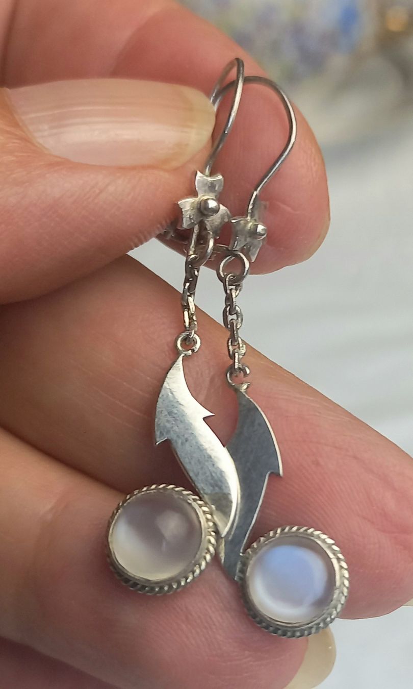 Boucles d'oreille: Silber Ohrhänger mit Mondstein neuwertig.  – D'occasion à Buchs AG par Dzirul 1