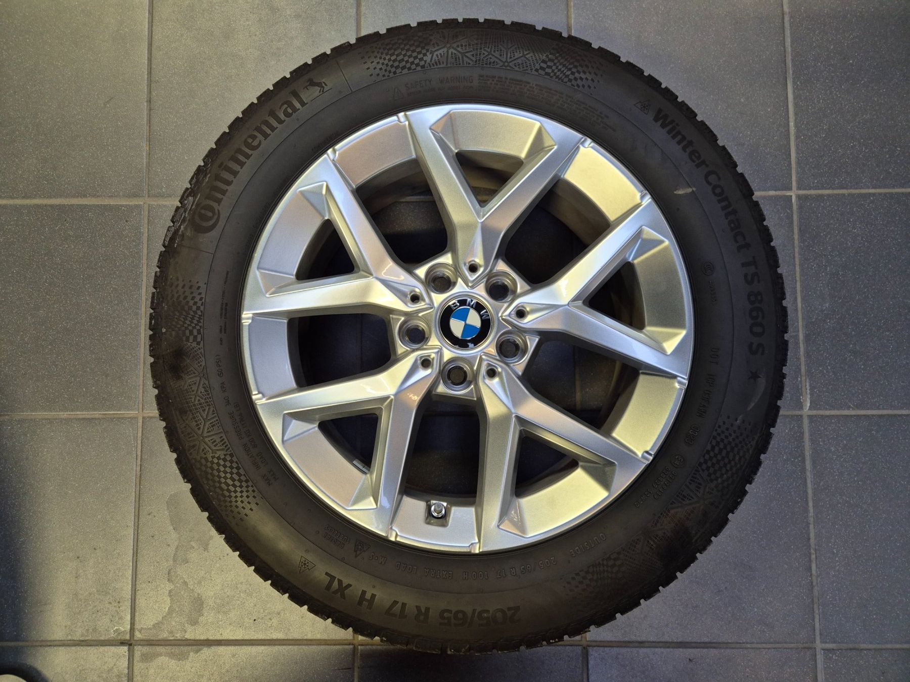 BMW Pneumatici & Ruote complete: Winterräder 17" BMW iX1 – Usato da Winterthur venduto da WEWi-Ersatzteile 1