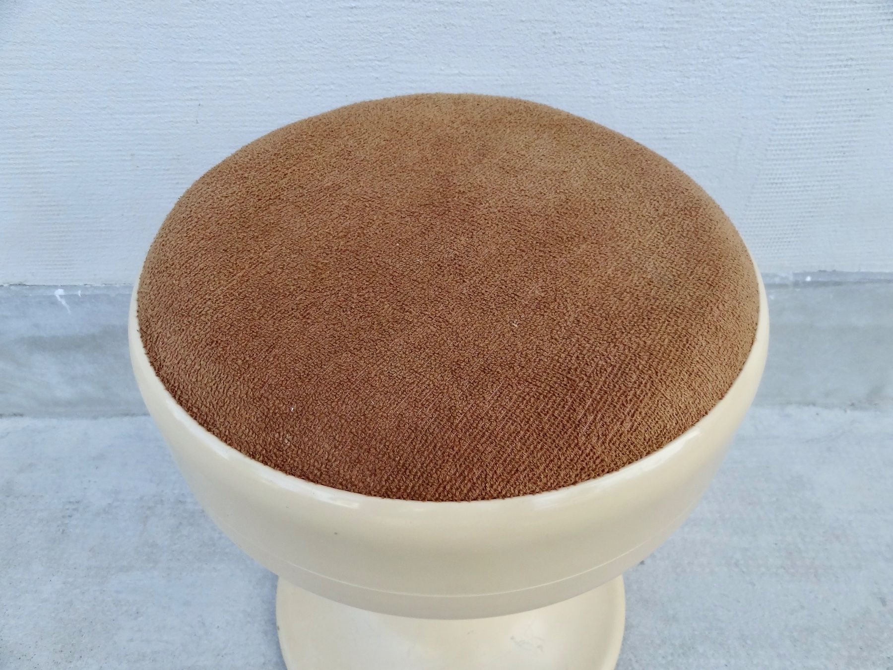 Hocker: Badhocker Vintage Tulpenfuss 60er 70er – Gebraucht aus Kerzers von zimmergruen 1