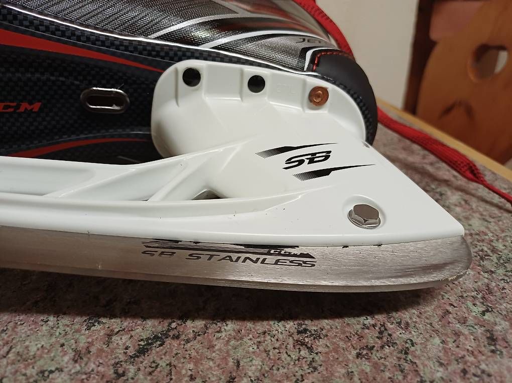 Ccm Patins à glace: Schlittschuhe CCM Rocketframe Jet Speed FT 380 – D'occasion à Altwis par gammon18 4