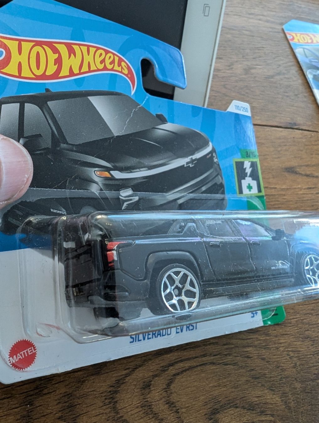 Hot Wheels Modellini d'auto: Hot Wheels Silverado EV RST 8/10 OVP – Nuovo e nell'imballaggio originale da Davos-Platz venduto da v2cat 2