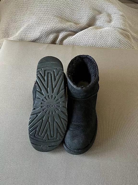 Scarpe da uomo: UGG Boots Mini Gr. 39 – Usato da Stäfa venduto da DearDarling 1