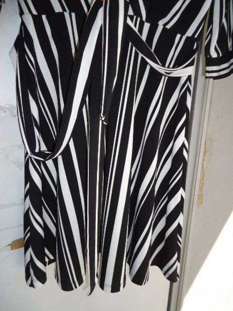 H&M Kleider: Damen Kleid Grösse M – Gebraucht aus Zürich von liquidation-cobra 3