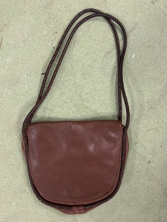 Elegante Schultertasche aus Leder braun